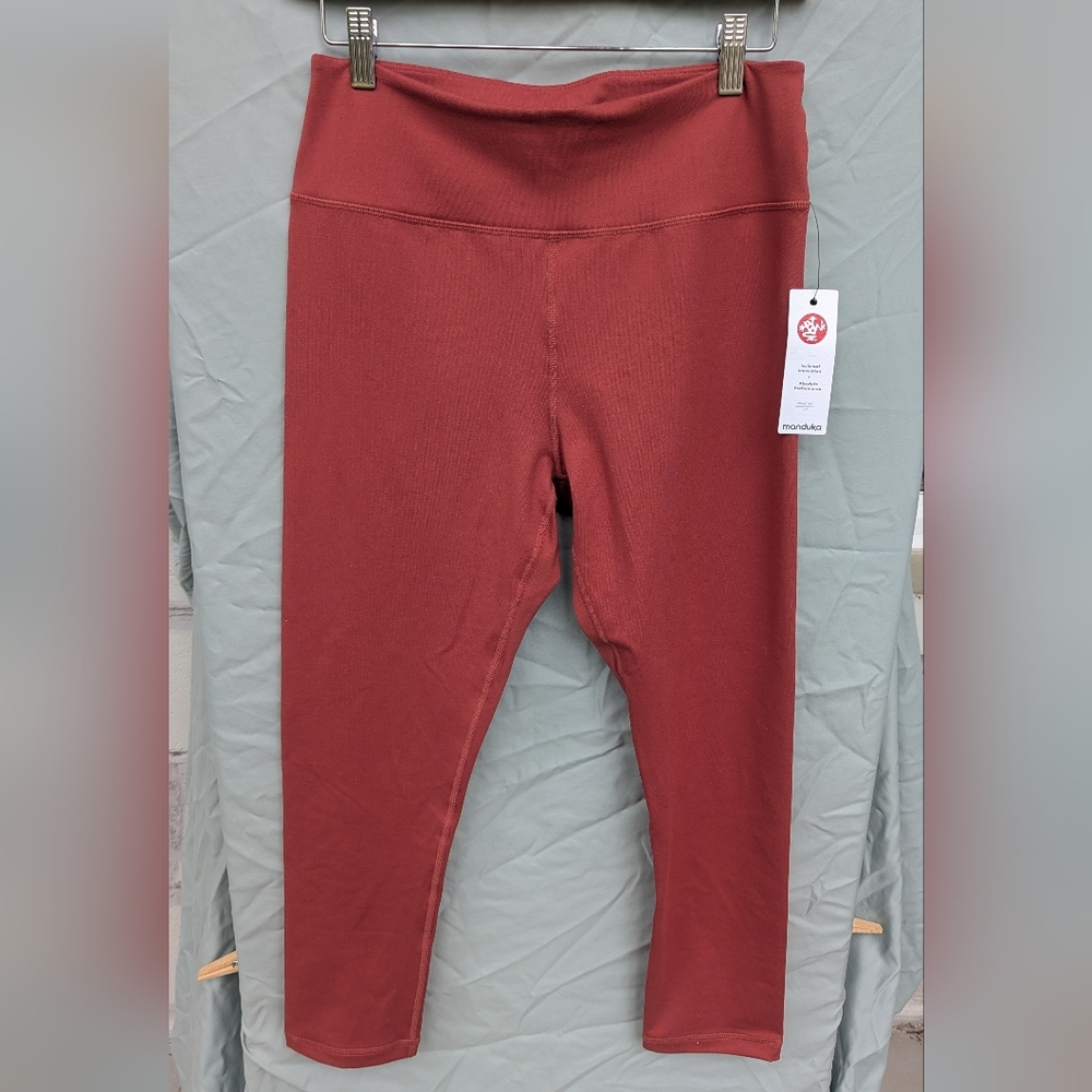 Manduka Leggings NWT Size Medium In Plum/Red